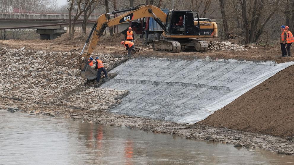 Слияние двух рек, или Как сделать берега устойчивыми