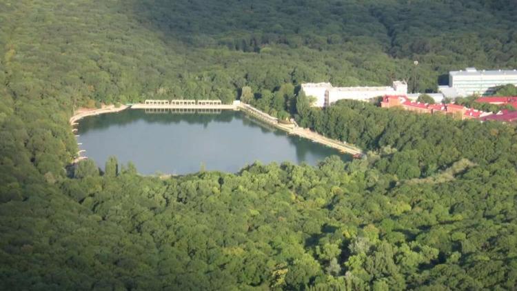 В Железноводске водолазы очистят Курортное озеро