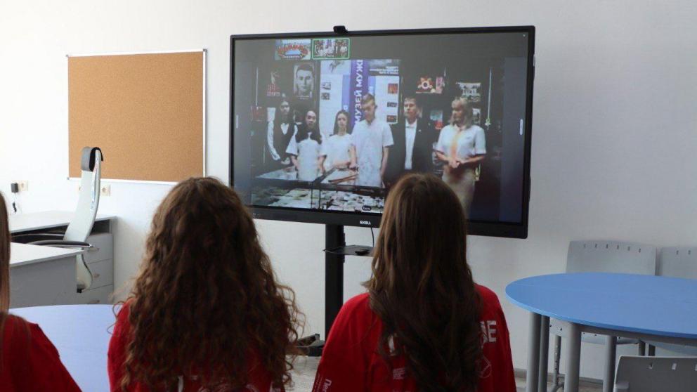 Школьники из Ипатово провели телемост с детьми Антрацита