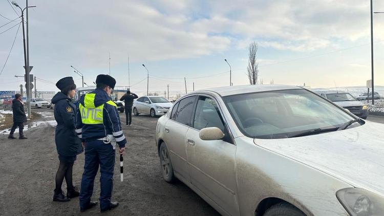 Приставы арестовали автомобиль ставропольца за долги по алиментам