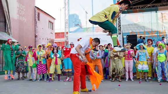 На семинаре «Больничная клоунада» медики учились веселить пациентов
