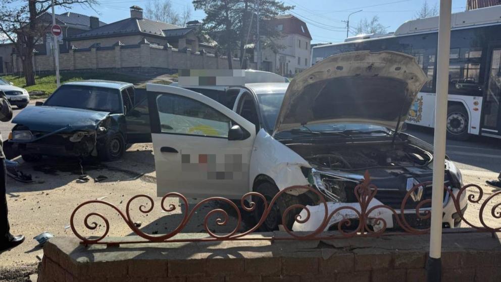 Два человека пострадали при столкновении автомобилей в Ставрополе