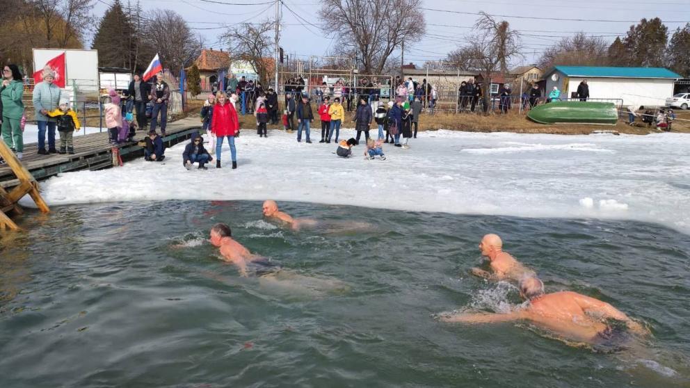 Весну в Ессентуках встречают заплывом на кубок главы города