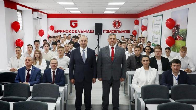 Белорусские производители сельхозтехники открыли учебный класс в СтГАУ