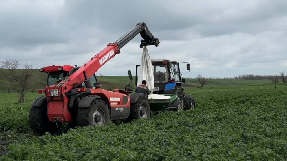 Аграрии Ставрополья проводят вторую азотную подкормку