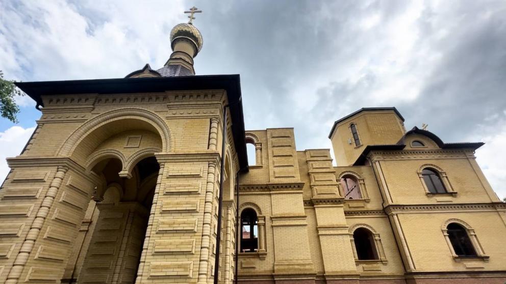 Глава Кировского округа совместно с архиерем Феофилактом посетил строящийся собор