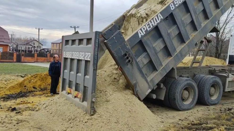 В Ставрополе ремонтируют улично-дорожную сеть бульвара Зелёная Роща