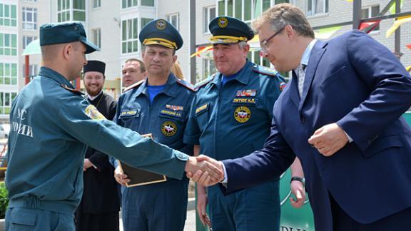 Сотрудникам МЧС Ставрополья вручили ключи от служебных квартир