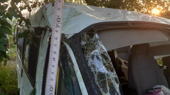 Автомобиль врезался в маршрутку на ставропольской трассе