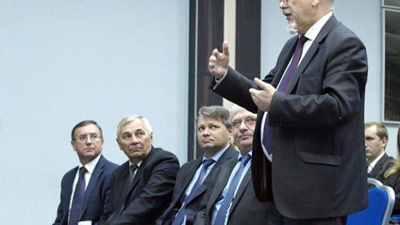 В. Владимиров призвал руководителей муниципалитетов к более активной работе с инвесторами