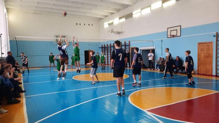Два спортзала отремонтируют в школах Ипатовского округа Ставрополья
