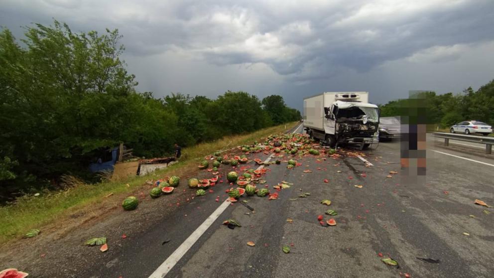Два грузовика столкнулись в Андроповском округе: пострадала 13-летняя пассажирка