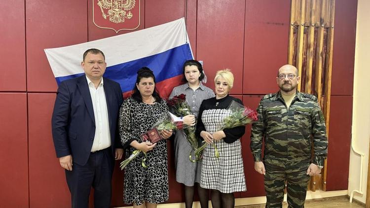 В Предгорном округе Ставрополья матери погибшего бойца вручили орден Мужества