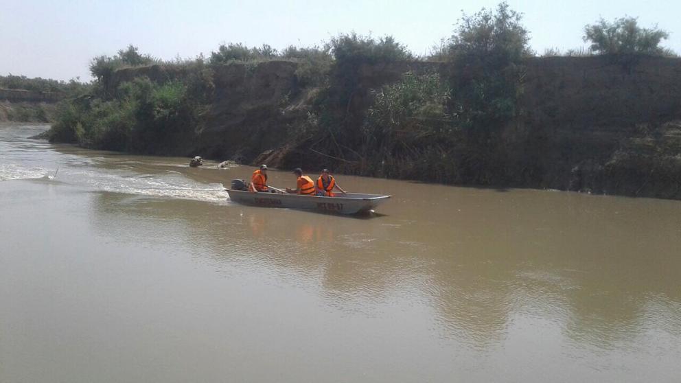 На Ставрополье спасатели подняли со дна Кумы тело утонувшего парня