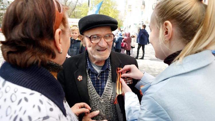 В Грачёвском округе дали старт акции «Георгиевская ленточка»