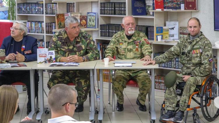 Круглый стол для молодежи организовали росгвардейцы в Ставрополе