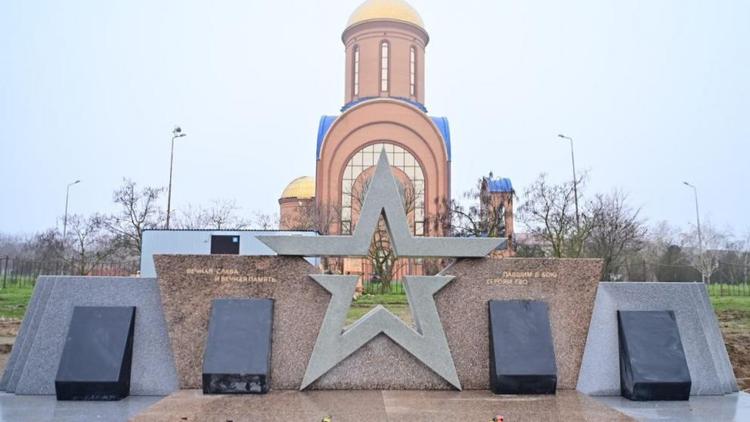 В Будённовском округе установили памятник героям СВО