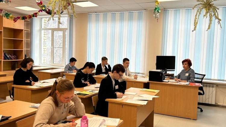Ставропольские школьники решают задачи повышенной сложности по информатике