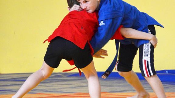 В Ставрополе состоялся турнир по боевому самбо памяти Николая Голодникова