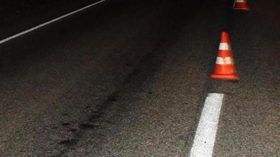 На Ставрополье в результате аварии легковушку выбросило в поле