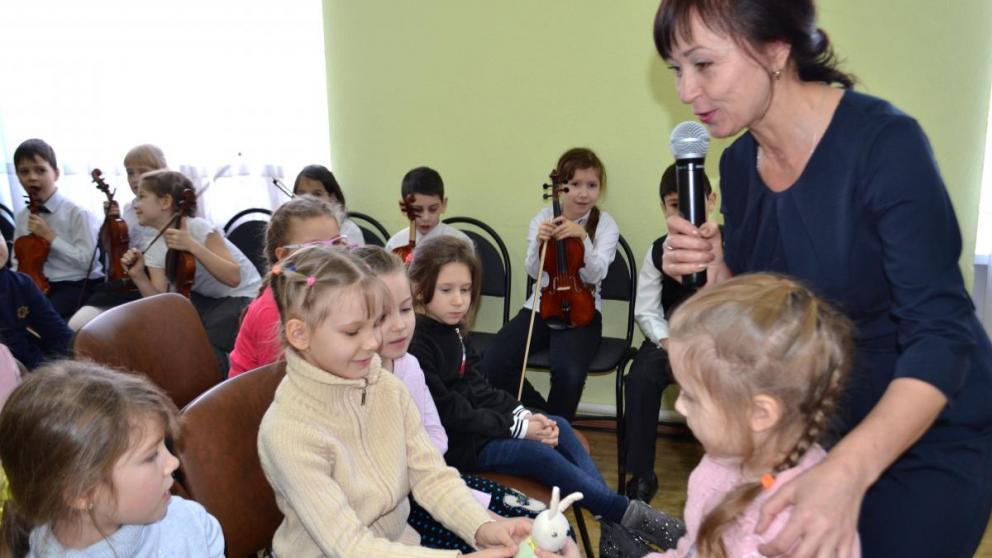 Творческое сотрудничество наладили в Невинномысске Детская школа искусств и библиотека