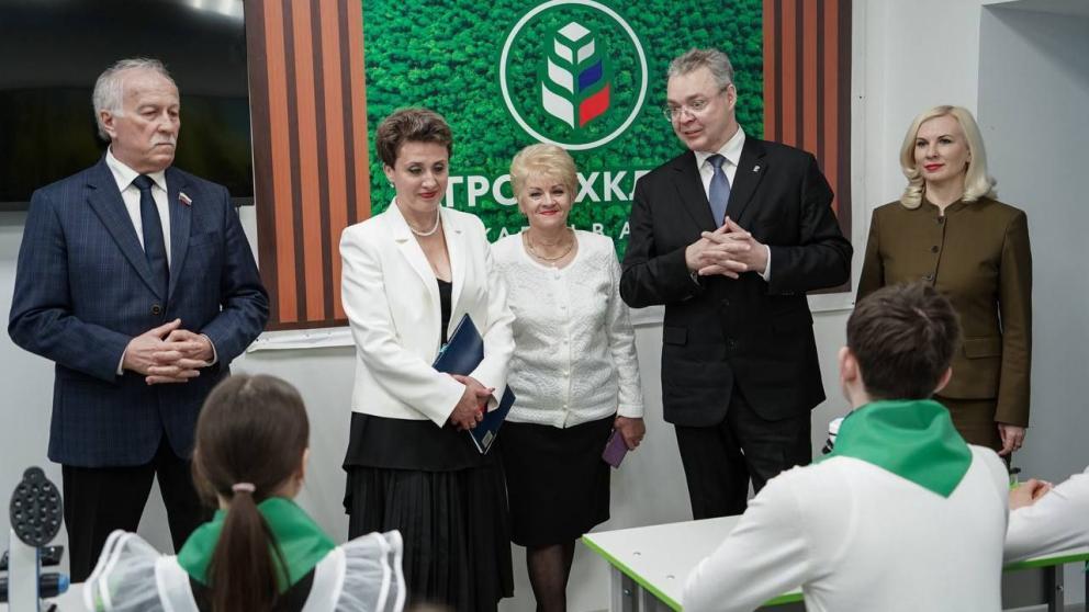 Губернатор проинспектировал социальные объекты в Ипатовском округе