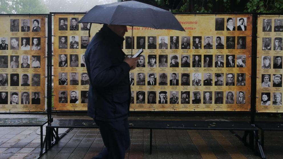 Более 300 фотографий принесли жители Ставрополя для Стены памяти 