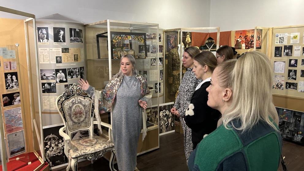 Семьи участников СВО побывали за кулисами ставропольского театра