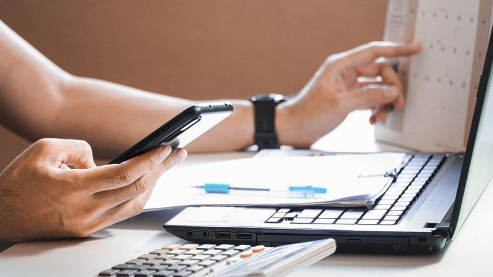 Налоговики напоминают: о счетах и вкладах в заграничных банках можно сообщить в спецдекларациях