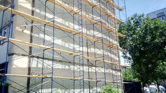 Пострадавшую от пожара многоэтажку в Железноводске отремонтируют к сентябрю