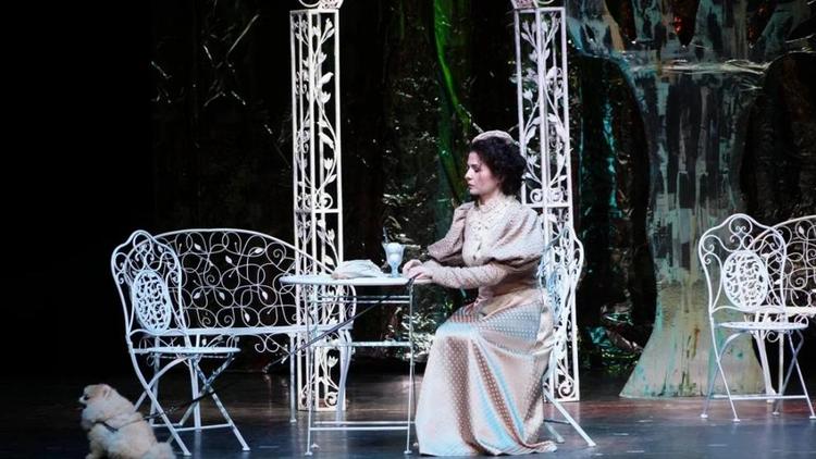 Белый шпиц Бантик стал звездой премьеры оперы «Дама с собачкой» в Ессентуках