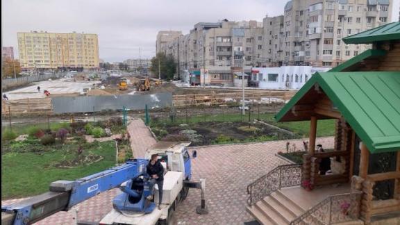 В Невинномысске благоустраивают территорию храма святых Петра и Февронии