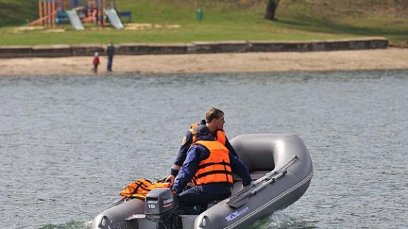 Спасатели сняли двух подростков с опасной дамбы Комсомольского озера в Ставрополе