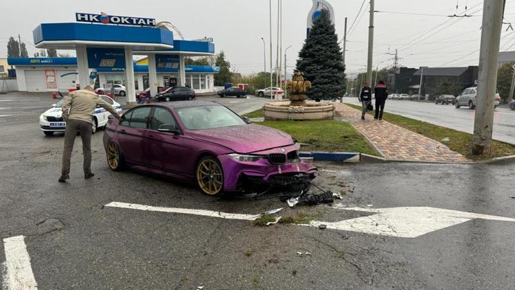 Злостный нарушитель ПДД спровоцировал аварию в Ставрополе возле заправки