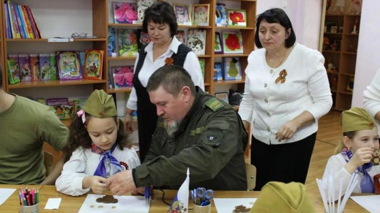 В Степновском округе Ставрополья дети сделали для бойцов обереги