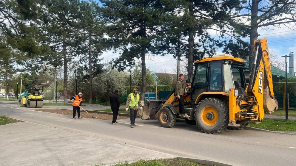 В Новопавловске восстанавливают дорожное покрытие на улице Журавко