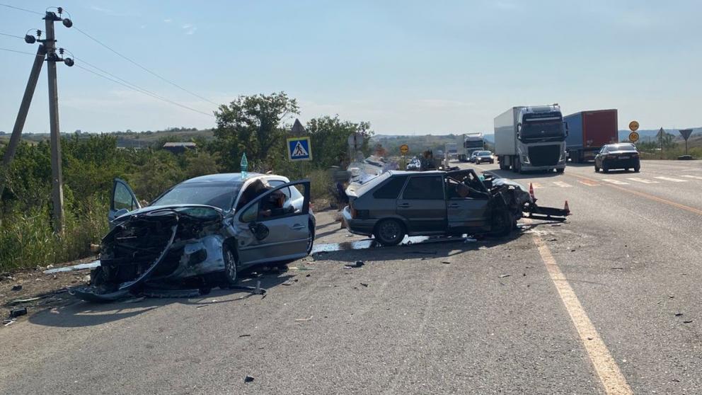 Два человека пострадали при столкновении автомобилей в Шпаковском округе