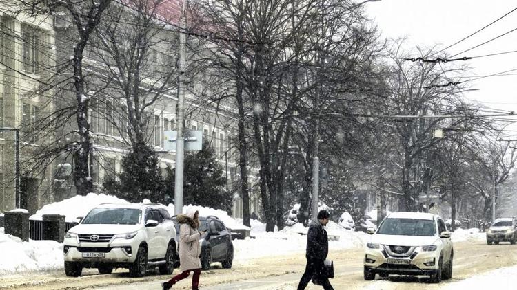 В Ставрополе продолжают устранять последствия снегопада