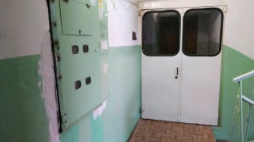 В подъезде одной из многоэтажек Ставрополя выявили незаконную перепланировку