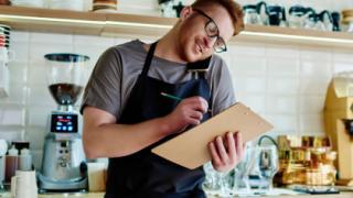 Банки привлекают новых клиентов денежными выплатами