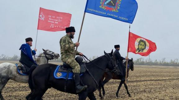 В Кировском округе прошёл конный переход в честь казачьего генерала Василия Бондарева