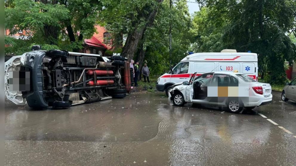 В Ессентуках после аварии с маршруткой в больнице остаётся одна пострадавшая