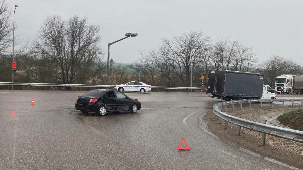 Пассажирка легкового автомобиля пострадала в ДТП с грузовиком в Предгорном округе