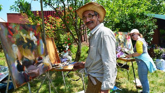 На фестивале «Гречишкинская весна» каждый мог увидеть, как создаются картины