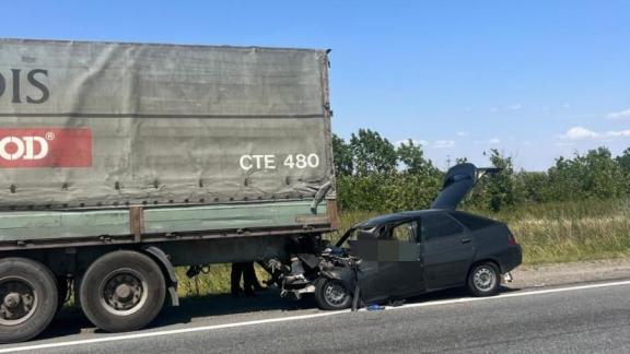 Пассажир легковушки погиб в ДТП с КамАЗом в Андроповском округе