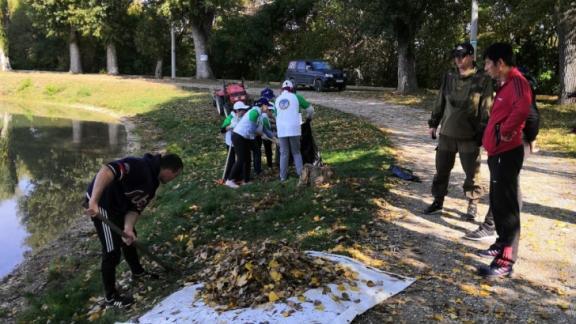 В Ессентуках активисты убрали озеро в рамках акции «Чистые берега»