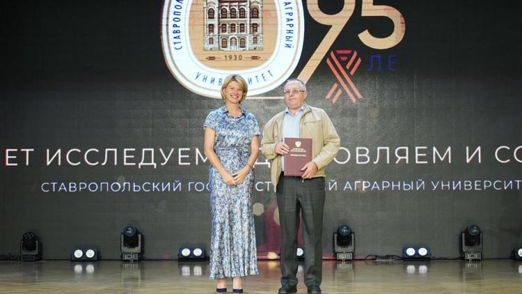 Главы Минсельхоза и Минобрнауки России вручили награды специалистам СтГАУ
