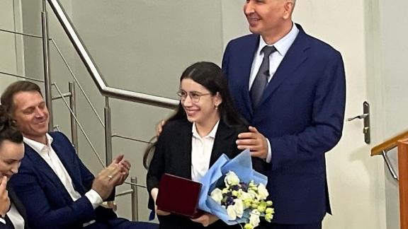 Ставропольчанку наградили медалью за спасение детей Донбасса