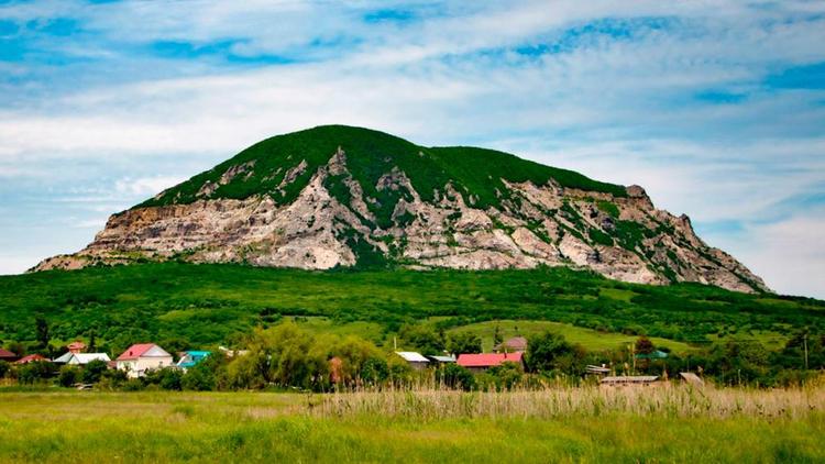 Минераловодские спасатели пришли на помощь туристу на горе Змейка