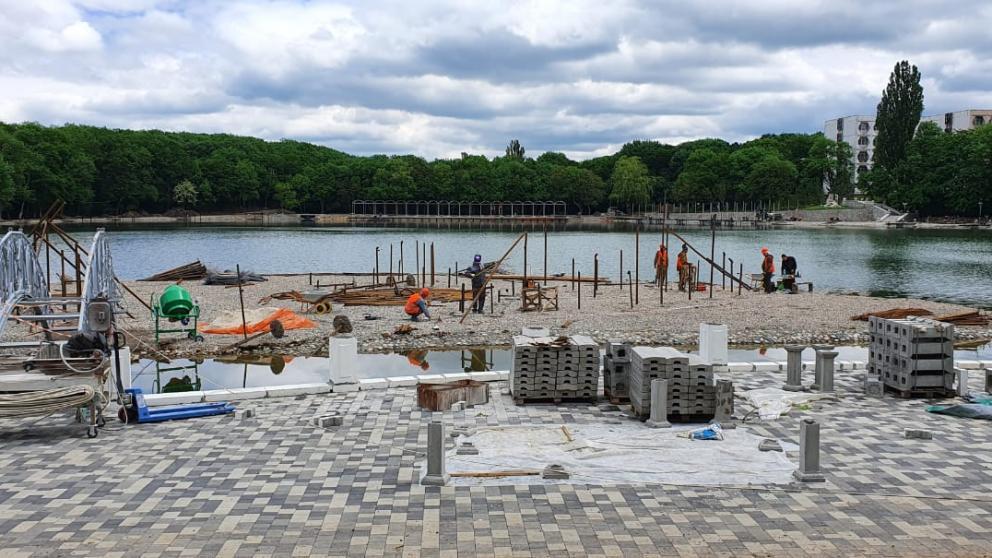 На Курортном озере в Железноводске создают миниатюрную модель КМВ